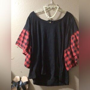 WEEKEND 2 XL BLACK AND RED TOP